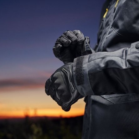 JAQUETA LEVIOR GAMAN WP NEGRE