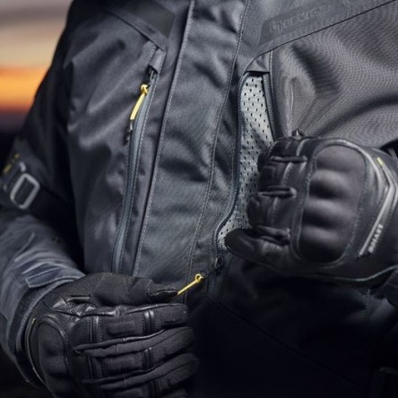 JAQUETA LEVIOR GAMAN WP NEGRE