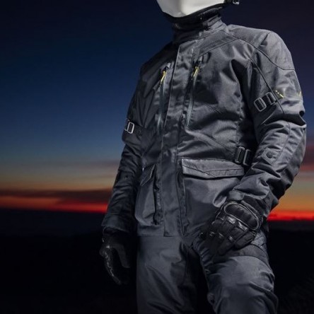 JAQUETA LEVIOR GAMAN WP NEGRE